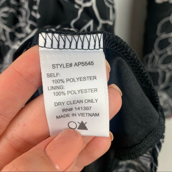 ASTR the label black floral romper sz Small - Picture 10 of 10